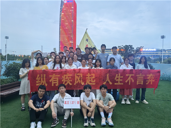 班級(jí)合照1.jpg 班級(jí)合照1.jpg