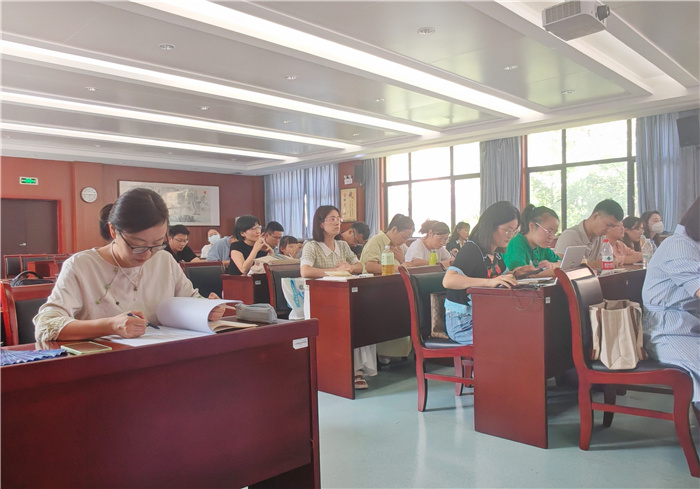 合肥七中新高一召開第一次班主任培訓(xùn)會(圖4) 合肥七中新高一召開第一次班主任培訓(xùn)會(圖4)