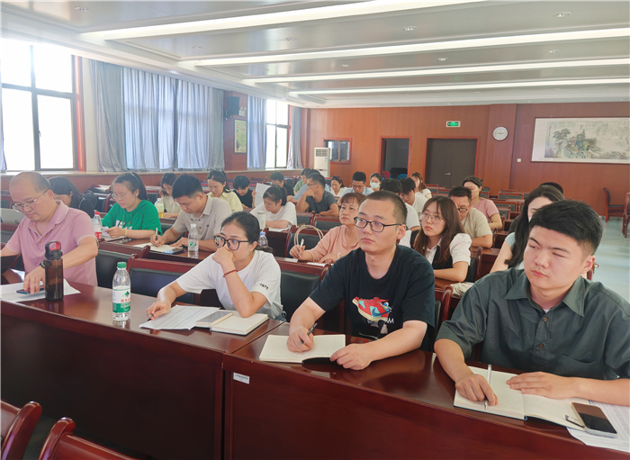 合肥七中新高一召開第一次班主任培訓(xùn)會(圖1) 合肥七中新高一召開第一次班主任培訓(xùn)會(圖1)