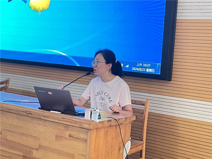 胡靜.jpg 胡靜.jpg