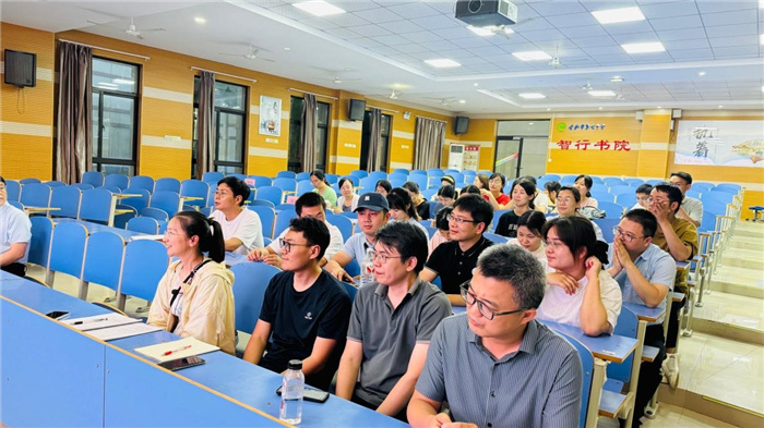 合肥七中召開2022級高三班主任培訓(xùn)會(圖1) 合肥七中召開2022級高三班主任培訓(xùn)會(圖1)