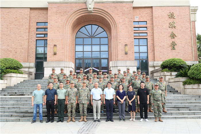 合肥七中高一軍訓結(jié)營儀式圓滿落幕(圖13) 合肥七中高一軍訓結(jié)營儀式圓滿落幕(圖13)