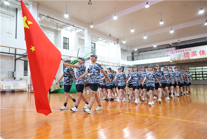 合肥七中高一軍訓結(jié)營儀式圓滿落幕(圖2) 合肥七中高一軍訓結(jié)營儀式圓滿落幕(圖2)