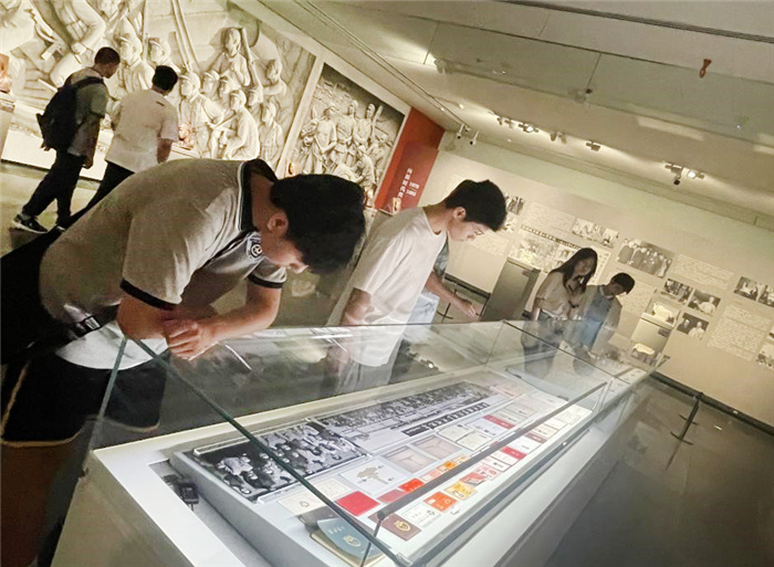 美術(shù)館2.jpg 美術(shù)館2.jpg