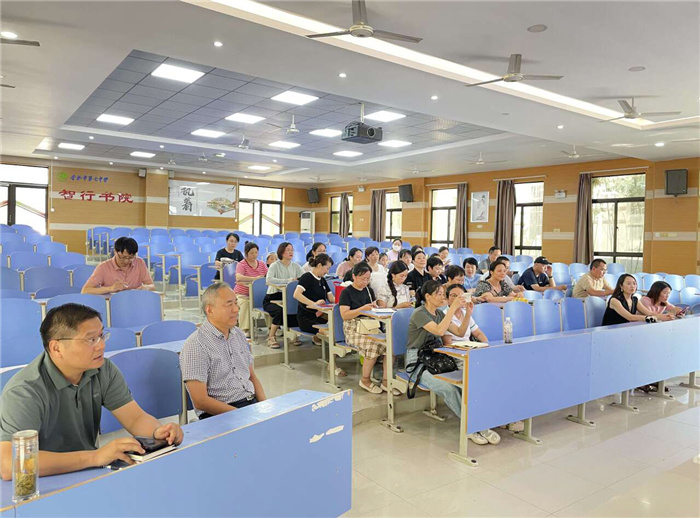 合肥七中2025屆高三年級召開家委代表會議(圖1) 合肥七中2025屆高三年級召開家委代表會議(圖1)