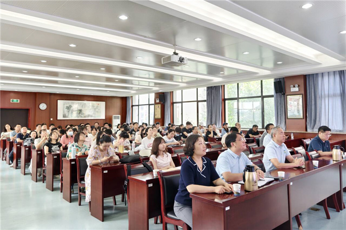 合肥七中2024-2025學(xué)年度第一學(xué)期高二開學(xué)工作會(huì)議(圖1) 合肥七中2024-2025學(xué)年度第一學(xué)期高二開學(xué)工作會(huì)議(圖1)