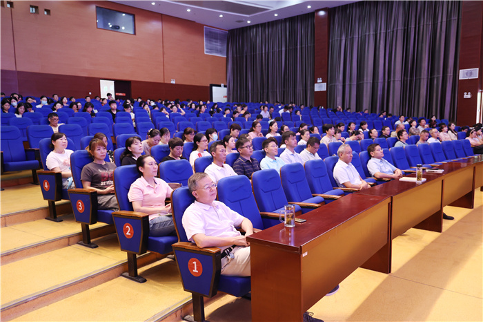 合肥七中召開2024-2025學年第一學期全體教職工大會(圖2) 合肥七中召開2024-2025學年第一學期全體教職工大會(圖2)