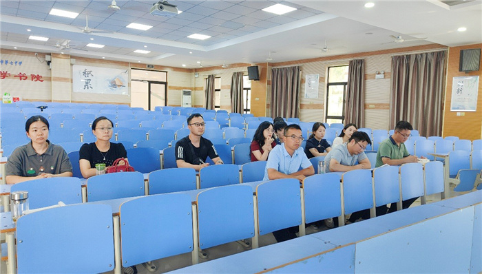 備課組長(zhǎng)1.jpg 備課組長(zhǎng)1.jpg