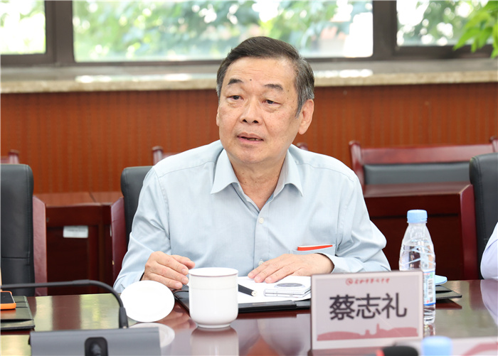 新加坡人工智能語言教育協(xié)會到訪合肥七中(圖4) 新加坡人工智能語言教育協(xié)會到訪合肥七中(圖4)