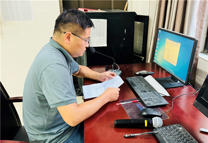 王璽副校長(zhǎng).jpg 王璽副校長(zhǎng).jpg