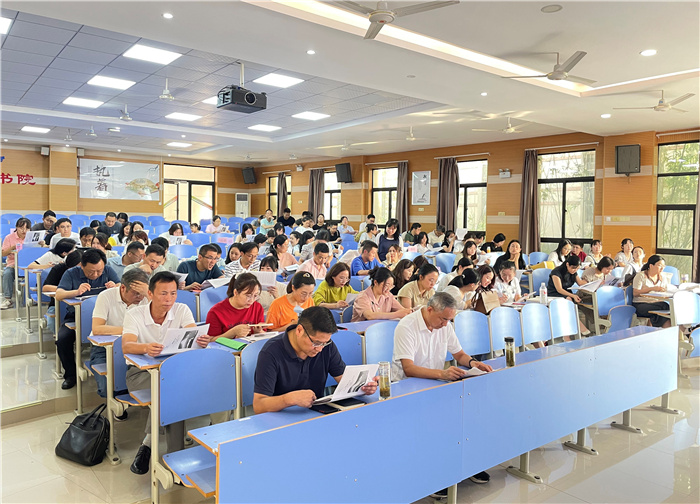 合肥七中高三年級(jí)召開第一次單元檢測(cè)分析會(huì)(圖1) 合肥七中高三年級(jí)召開第一次單元檢測(cè)分析會(huì)(圖1)