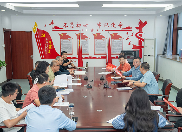 合肥七中行政黨支部專題學(xué)習(xí)黨的二十屆三中全會(huì)精神(圖1) 合肥七中行政黨支部專題學(xué)習(xí)黨的二十屆三中全會(huì)精神(圖1)