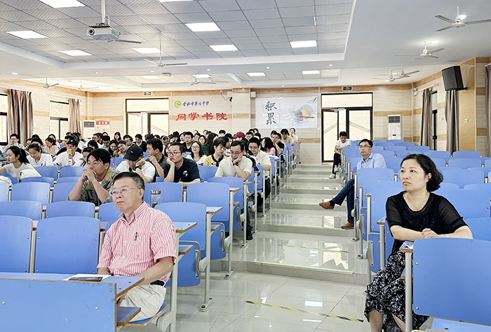 合肥七中高一年級召開全體教師會(圖1) 合肥七中高一年級召開全體教師會(圖1)