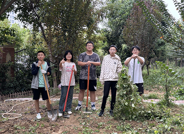 合肥七中耕讀基地秋季土地翻整工作圓滿完成(圖1) 合肥七中耕讀基地秋季土地翻整工作圓滿完成(圖1)