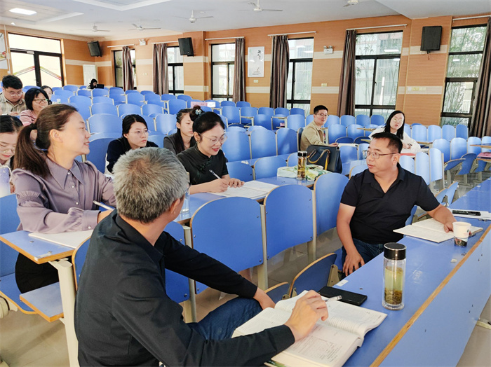 評課交流1.jpg 評課交流1.jpg