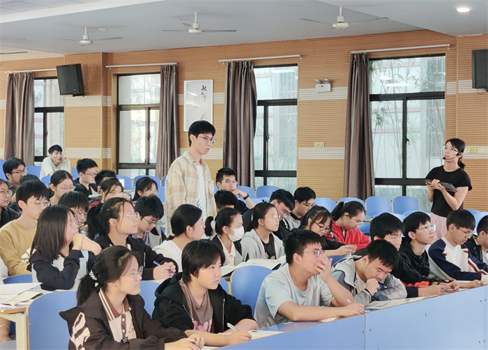 上課3.jpg 上課3.jpg