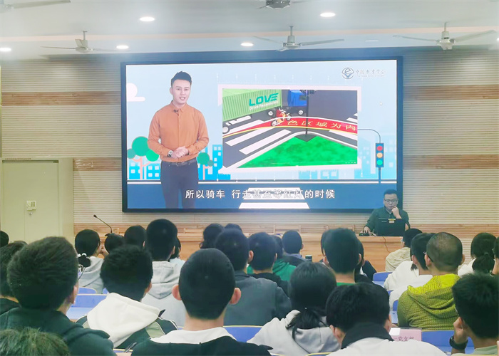 合肥七中2024級高一年級召開學(xué)生騎行安全會議(圖4)