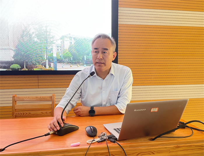 梁昌波.jpg 梁昌波.jpg