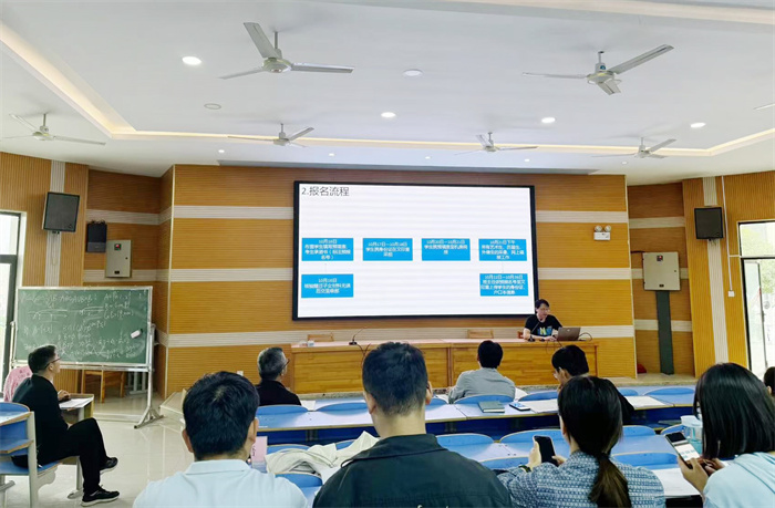 合肥七中高三年級高考報名工作有序開展(圖1) 合肥七中高三年級高考報名工作有序開展(圖1)