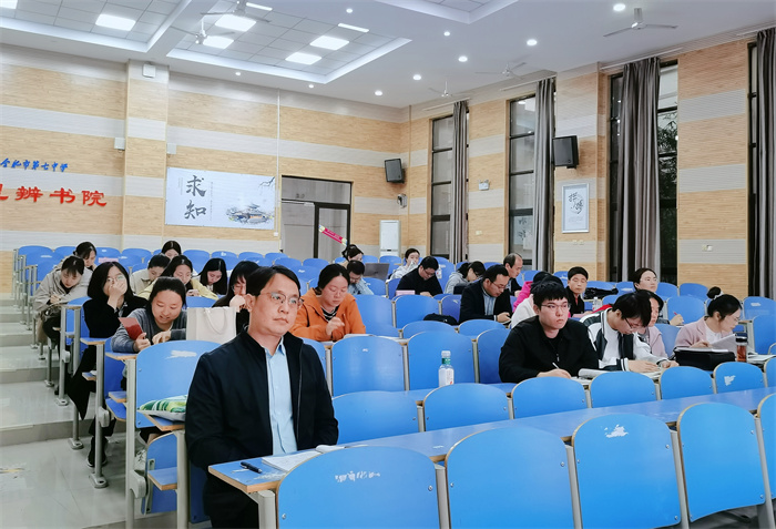 合肥七中第二黨支部召開黨員大會(圖1) 合肥七中第二黨支部召開黨員大會(圖1)