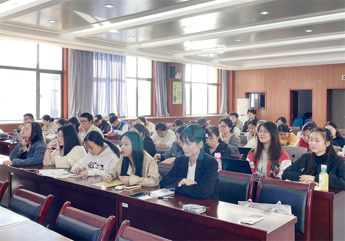 合肥七中召開實(shí)習(xí)生中期交流匯報(bào)會(huì)(圖5) 合肥七中召開實(shí)習(xí)生中期交流匯報(bào)會(huì)(圖5)