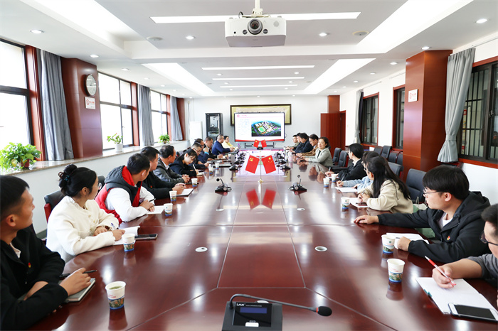 合肥八一學(xué)校蒞臨合肥七中考察交流(圖2) 合肥八一學(xué)校蒞臨合肥七中考察交流(圖2)