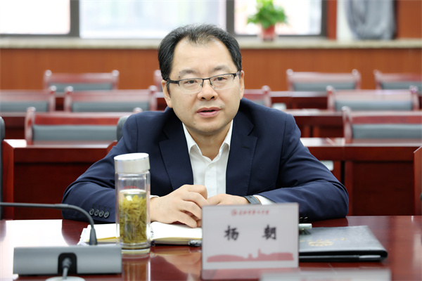 宿松縣程集中學(xué)一行蒞臨合肥七中參觀交流(圖4) 宿松縣程集中學(xué)一行蒞臨合肥七中參觀交流(圖4)