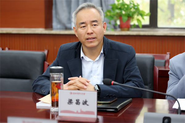 宿松縣程集中學(xué)一行蒞臨合肥七中參觀交流(圖7) 宿松縣程集中學(xué)一行蒞臨合肥七中參觀交流(圖7)