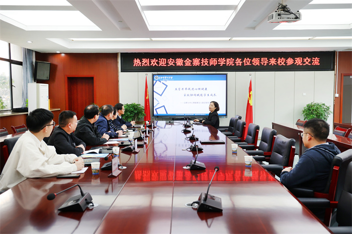 安徽金寨技師學(xué)院一行蒞臨合肥七中考察交流(圖4) 安徽金寨技師學(xué)院一行蒞臨合肥七中考察交流(圖4)