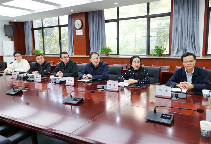 安徽金寨技師學(xué)院一行蒞臨合肥七中考察交流(圖6) 安徽金寨技師學(xué)院一行蒞臨合肥七中考察交流(圖6)