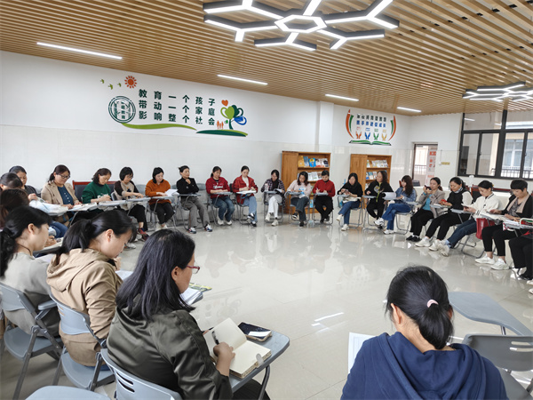 合肥七中生活部開展閱讀分享活動(圖1) 合肥七中生活部開展閱讀分享活動(圖1)