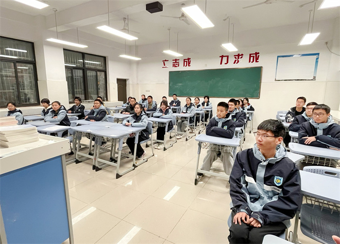 合肥七中高一年級(jí)舉辦歷史人物評(píng)述寫(xiě)作活動(dòng)(圖2) 合肥七中高一年級(jí)舉辦歷史人物評(píng)述寫(xiě)作活動(dòng)(圖2)