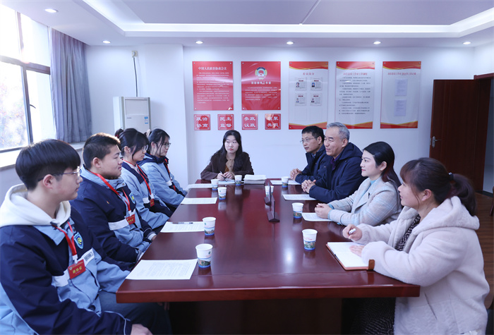 合肥七中高二年級順利開展模擬政協(xié)系列活動(圖2) 合肥七中高二年級順利開展模擬政協(xié)系列活動(圖2)