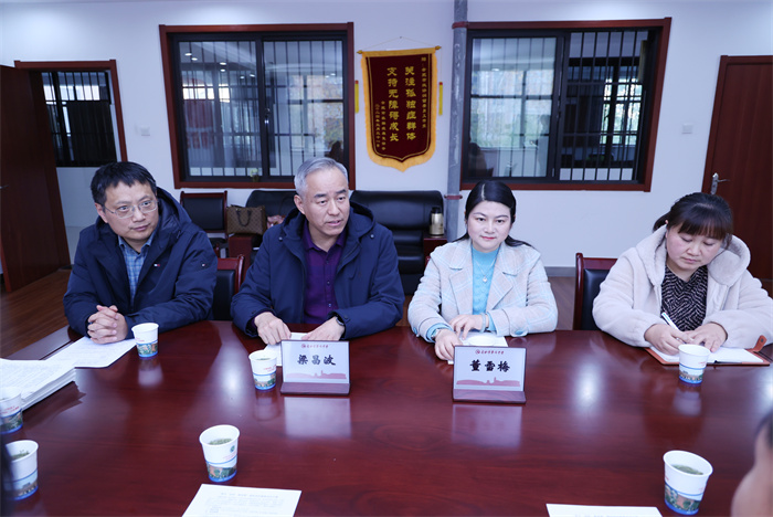 合肥七中高二年級順利開展模擬政協(xié)系列活動(圖3) 合肥七中高二年級順利開展模擬政協(xié)系列活動(圖3)