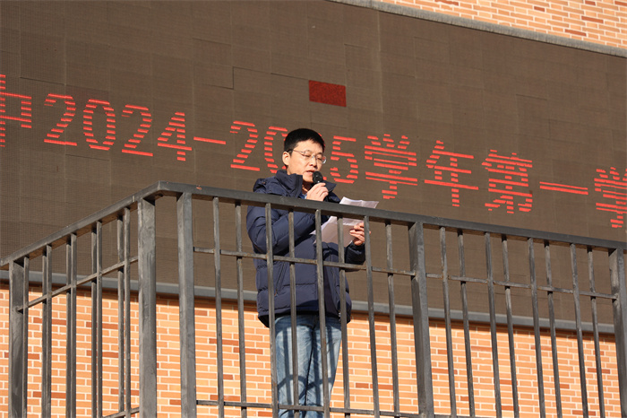 合肥七中舉行2024-2025學(xué)年第一學(xué)期第十二次升旗儀式(圖5) 合肥七中舉行2024-2025學(xué)年第一學(xué)期第十二次升旗儀式(圖5)