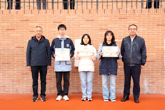 合肥七中2024-2025學(xué)年第一學(xué)期第十次升旗儀式(圖6) 合肥七中2024-2025學(xué)年第一學(xué)期第十次升旗儀式(圖6)