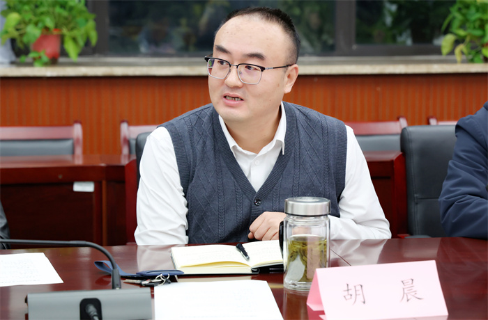 合肥七中召開青年教師座談會(圖5) 合肥七中召開青年教師座談會(圖5)