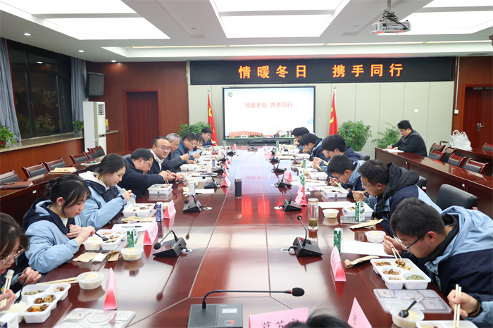 合肥七中高二年級“校長有約”晚餐會(圖1) 合肥七中高二年級“校長有約”晚餐會(圖1)