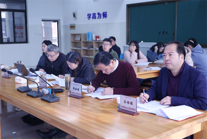 合肥七中召開省市級電教課題開題報(bào)告會(圖1) 合肥七中召開省市級電教課題開題報(bào)告會(圖1)