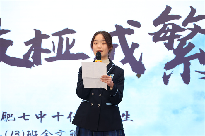 高二13班余文卿.jpg 高二13班余文卿.jpg