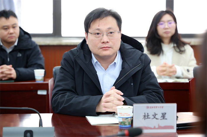 河北衡水中學(xué)一行蒞臨合肥七中參觀考察(圖5) 河北衡水中學(xué)一行蒞臨合肥七中參觀考察(圖5)