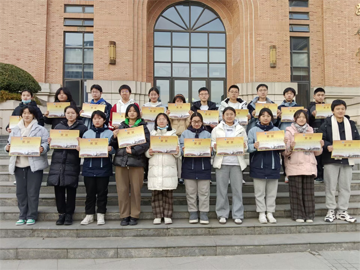 合肥七中高一年級(jí)成功舉辦習(xí)近平經(jīng)濟(jì)思想素養(yǎng)大賽(圖1) 合肥七中高一年級(jí)成功舉辦習(xí)近平經(jīng)濟(jì)思想素養(yǎng)大賽(圖1)