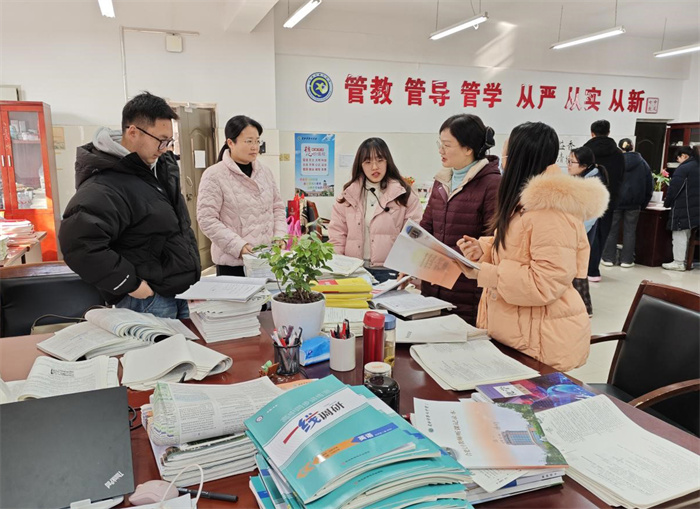 政治組評課.jpg 政治組評課.jpg