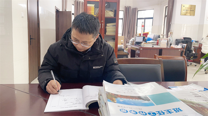 合肥七中高二年級開展期末教育教學(xué)檢查工作(圖1) 合肥七中高二年級開展期末教育教學(xué)檢查工作(圖1)