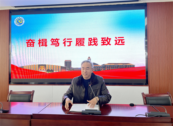 梁校長(zhǎng).jpg 梁校長(zhǎng).jpg