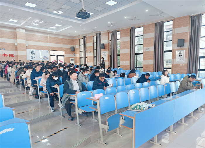 合肥七中高二年級(jí)召開(kāi)2024-2025學(xué)年第二學(xué)期全體教師會(huì)議(圖1) 合肥七中高二年級(jí)召開(kāi)2024-2025學(xué)年第二學(xué)期全體教師會(huì)議(圖1)