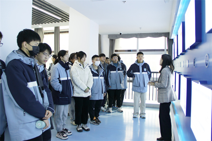 合肥七中高一(4)班開啟科技探索研學(xué)之旅(圖4) 合肥七中高一(4)班開啟科技探索研學(xué)之旅(圖4)