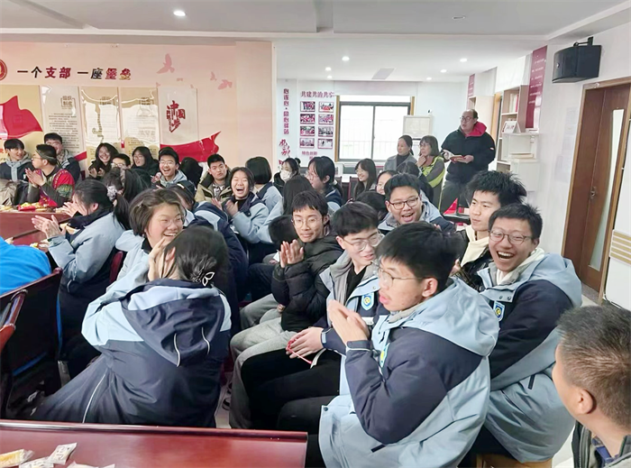 合肥七中高一(21)班走進春芽陽光家園開展愛心公益活動(圖3) 合肥七中高一(21)班走進春芽陽光家園開展愛心公益活動(圖3)