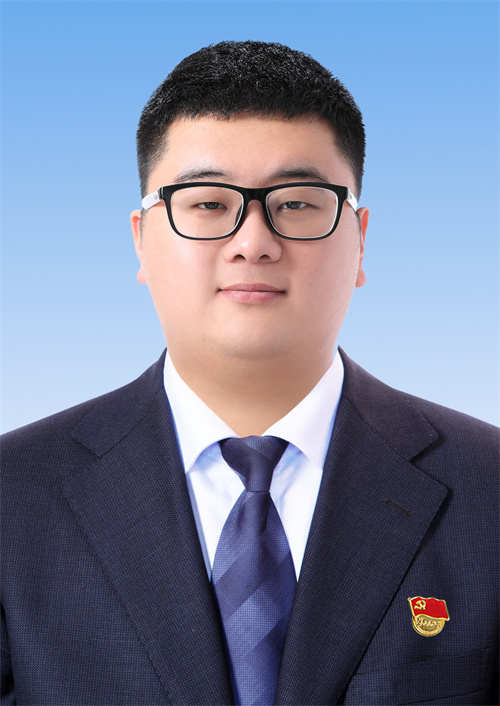 王辰一 高二級(jí)部副主任.jpg 王辰一 高二級(jí)部副主任.jpg