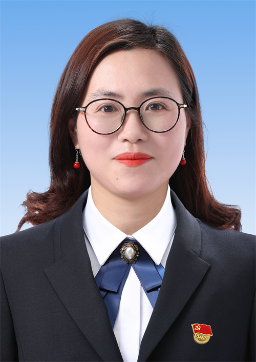 曾艷 高二級(jí)部副主任.jpg 曾艷 高二級(jí)部副主任.jpg